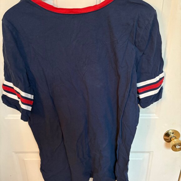 New England Patriots Women's V-Neck T-Shirt - Size XL - Like New - Picture 3 of 3